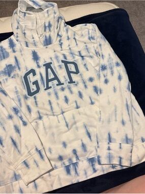 GAP White and Blue Tie-Dye Hooded Pullover Sweatshirt